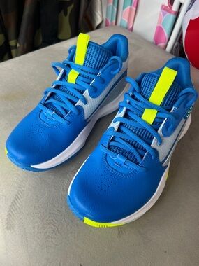 Lockdown 7 basketball sneaker